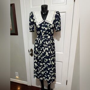 Vintage 80s 90s Lace Collar Floral Dress Size 4P Cottagecore Teacher Buttons